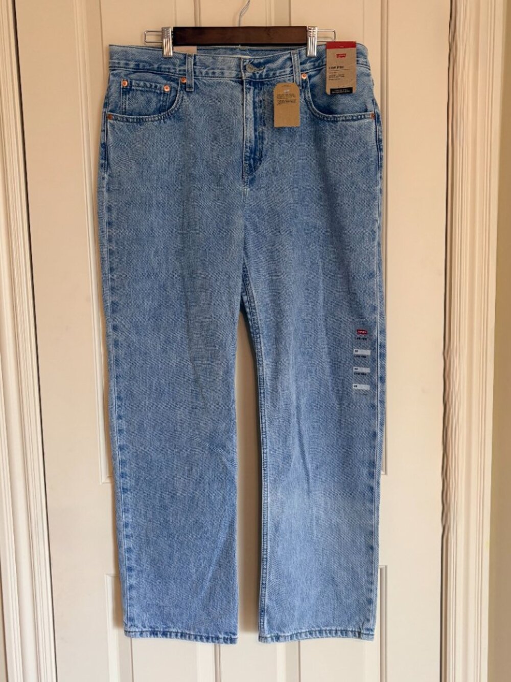Levi's NWT Low Pro Straight Jeans 32 Charlie Glow Up Medium Wash Denim - Picture 3 of 12